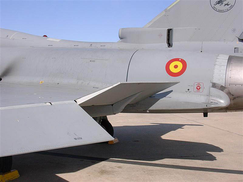 Span_Eurofighter09.JPG - ... detail of the rear section with inboard flaperon           